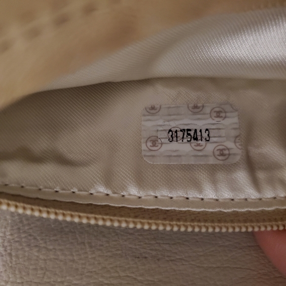 CHANEL VINTAGE CAMERA BAG (100% authentic) - Picture 9 of 12